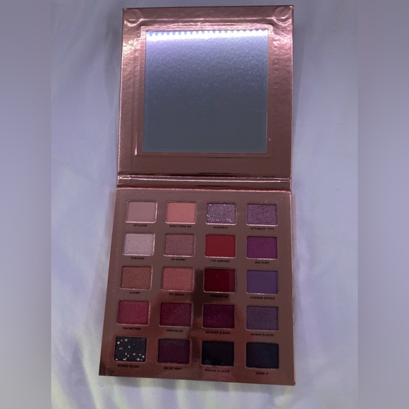 Iconic London Desk To Dance Eyeshadow Palette - Picture 2 of 4